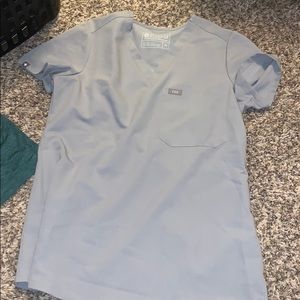 CEMENT GREY FIGS SCRUB TOP